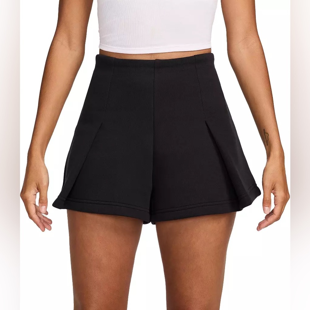 Nike Women’s Sportswear Tech Fleece High-Waisted 3” Pleated Shorts